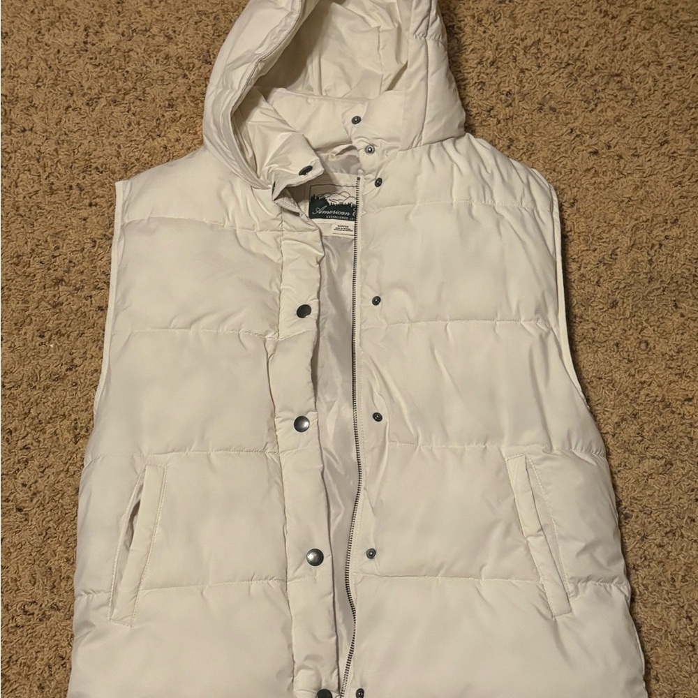 American Eagle Outfitters Cream Puffer Vest